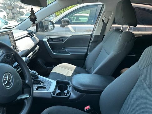 Used 2021 Toyota RAV4 LE FWD image 7