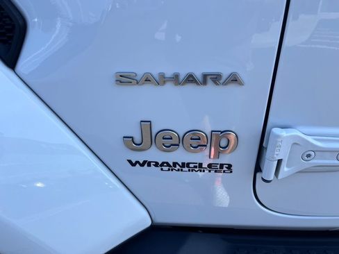 Used 2019 Jeep Wrangler Unlimited Sahara AWD/4WD image 8
