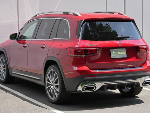 Used 2022 Mercedes-Benz GLB 250 w/ AMG Line image 54