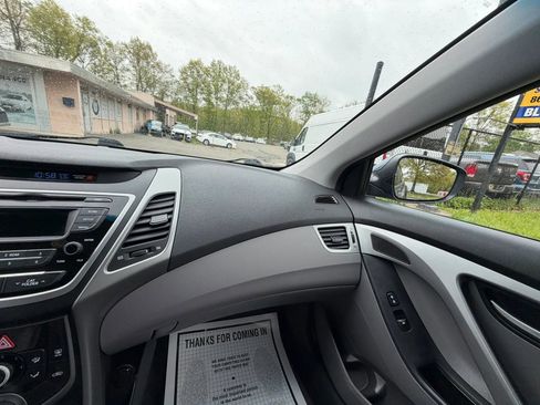 Used 2015 Hyundai Elantra SE FWD image 25