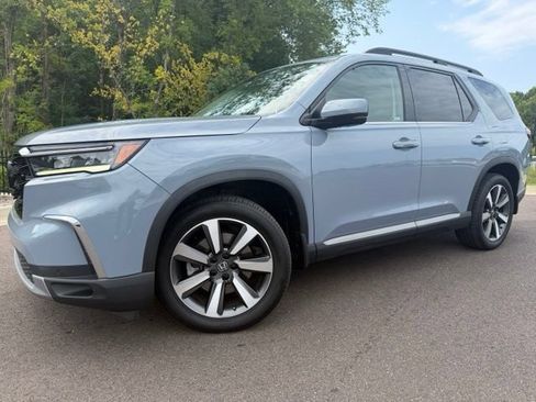 Certified 2024 Honda Pilot Touring image 4