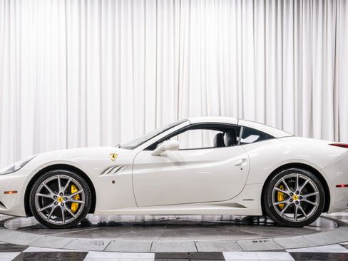 Used 2014 Ferrari California image 41