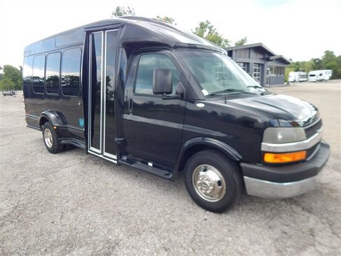 Used 2010 Chevrolet Express 3500 Extended RWD image 5