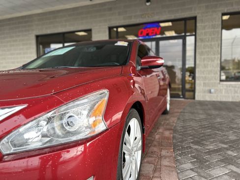 Used 2015 Nissan Altima 3.5 SL FWD image 26