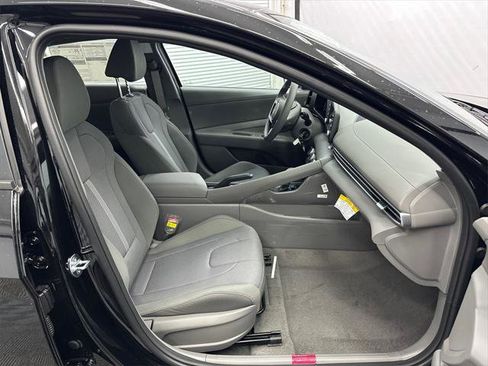 New 2026 Hyundai Elantra SE image 13