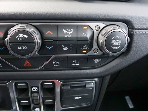 New 2026 Jeep Wrangler Unlimited Sahara AWD/4WD image 20
