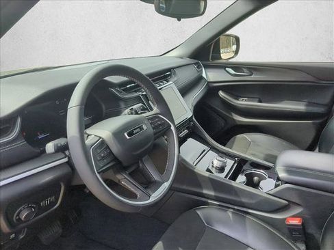 Used 2023 Jeep Grand Cherokee Altitude image 10