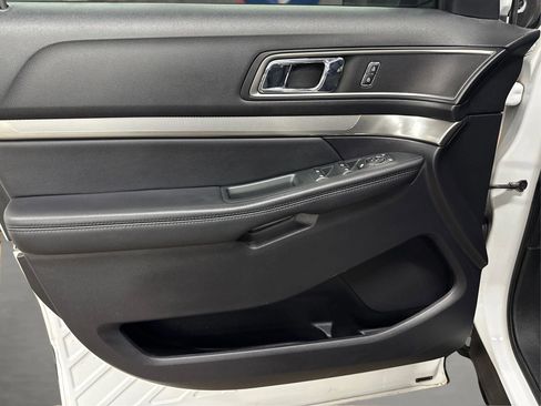 Used 2019 Ford Explorer XLT w/ Equipment Group 201A FWD image 10
