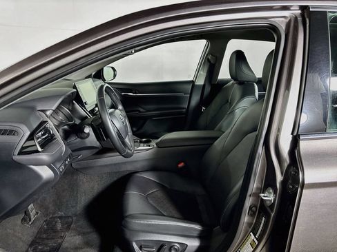 Used 2024 Toyota Camry XSE FWD image 11