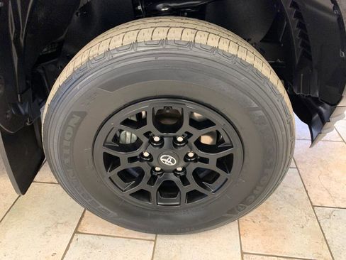 Used 2021 Toyota Tacoma SR5 image 9