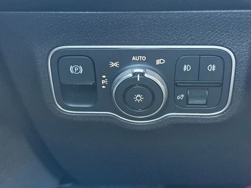 Used 2025 Mercedes-Benz GLB 250 GLB 250 4D Sport Utility 4MATI image 33