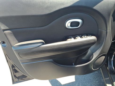 Used 2018 Kia Soul + FWD image 17