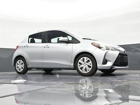 Used 2018 Toyota Yaris L image 26