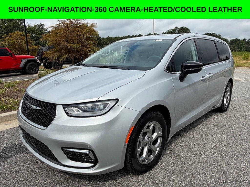 Used 2024 Chrysler Pacifica Limited FWD image 1
