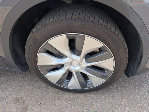 Used 2022 Tesla Model Y Long Range AWD/4WD image 5
