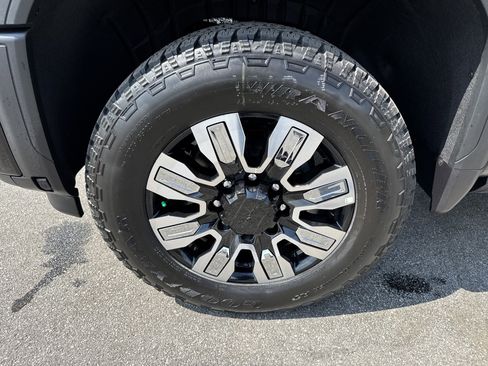 New 2025 GMC Sierra 2500 Denali w/ Denali Reserve Package image 13