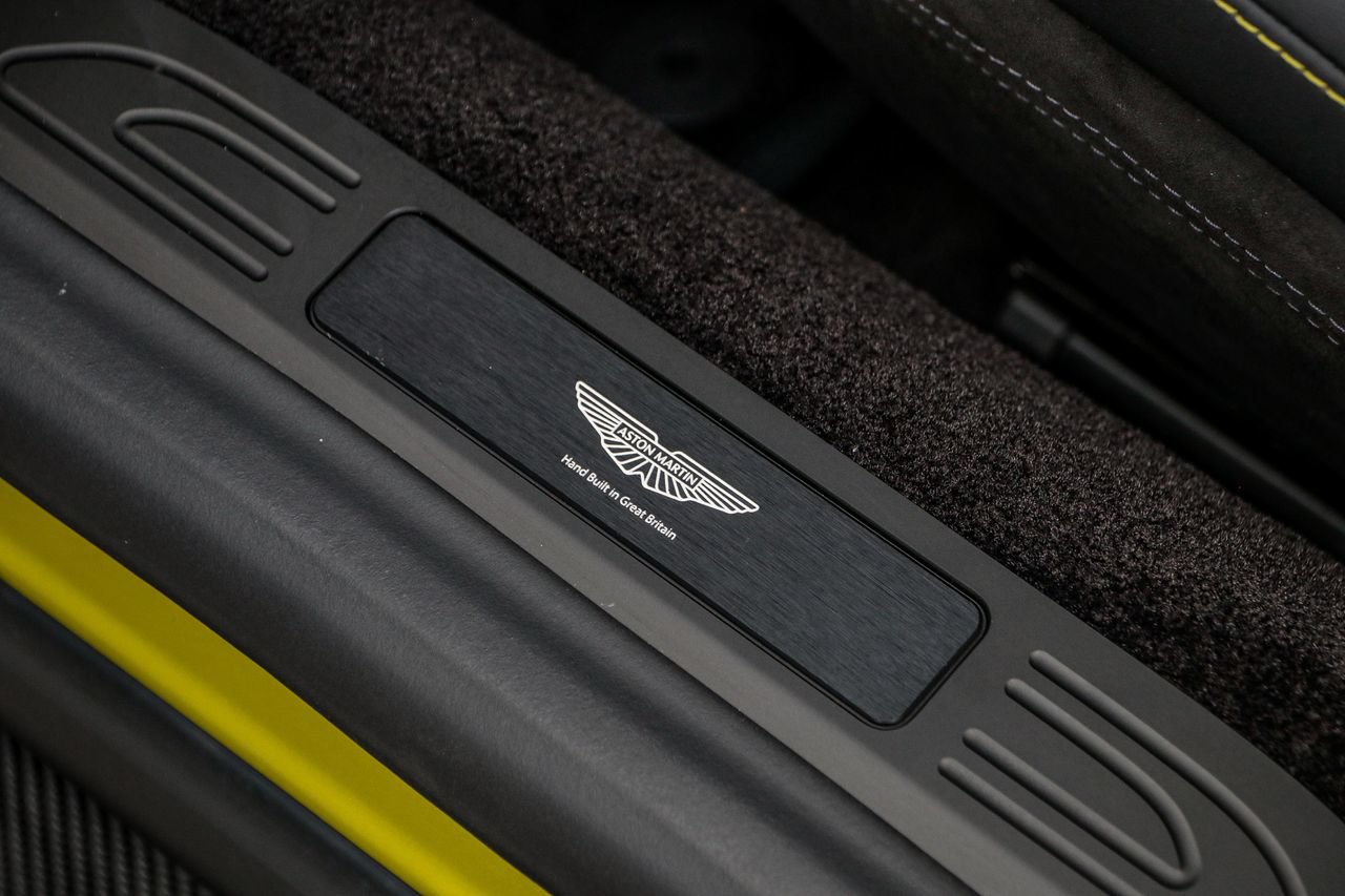 Used 2025 Aston Martin V8 Vantage Coupe RWD image 33