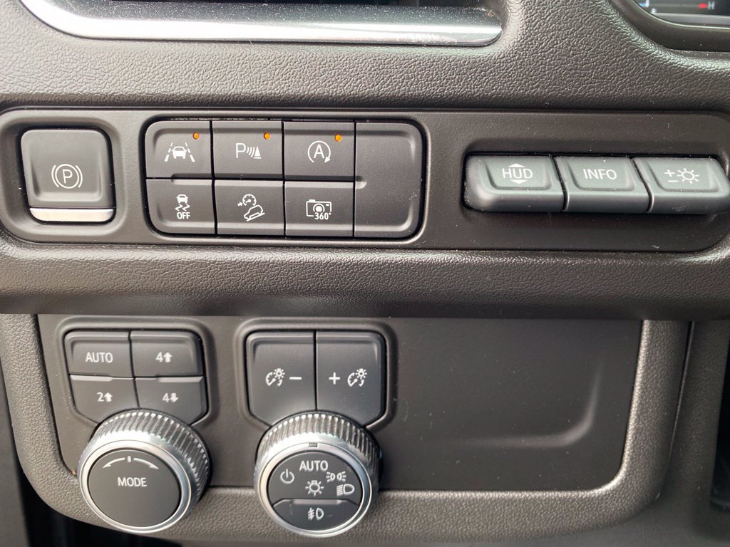 Used 2023 GMC Yukon AT4 w/ AT4 Premium Package AWD/4WD image 30