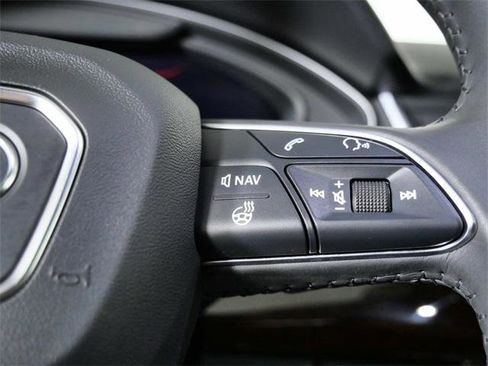 Used 2020 Audi Q5 e Prestige w/ Prestige Package image 24