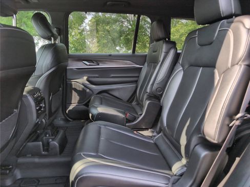 Used 2025 Jeep Grand Cherokee L Limited w/ Luxury Tech Group II RWD image 38
