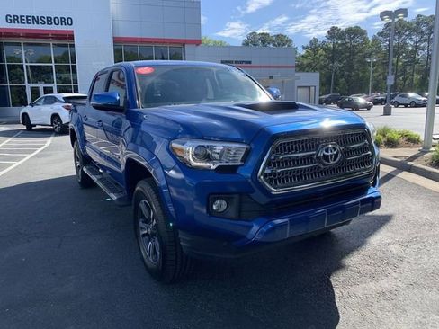 Used 2016 Toyota Tacoma TRD Sport w/ Towing Package image 2