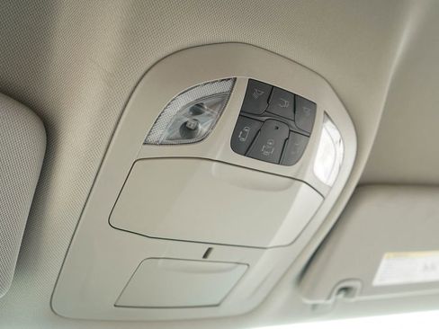 Used 2024 Chrysler Pacifica Touring-L FWD image 11