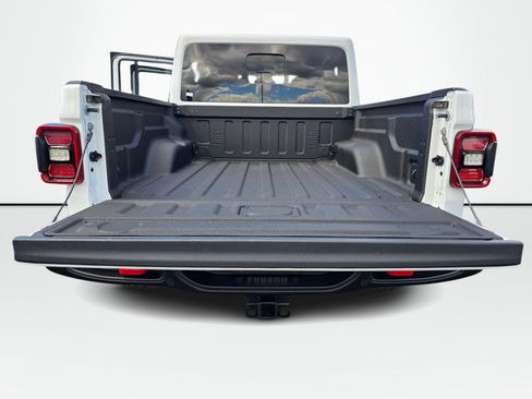 Used 2024 Jeep Gladiator Rubicon AWD/4WD image 14