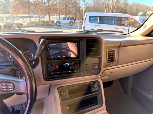 Used 2005 Chevrolet Tahoe Z71 w/ Preferred Equipment Group image 12