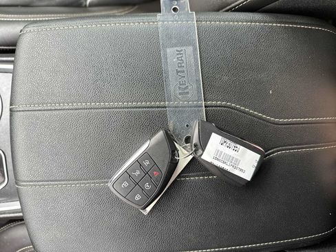 Certified 2023 Chevrolet Traverse LT FWD image 26