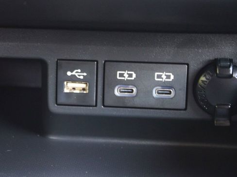 Used 2023 Toyota Highlander XLE AWD/4WD image 22