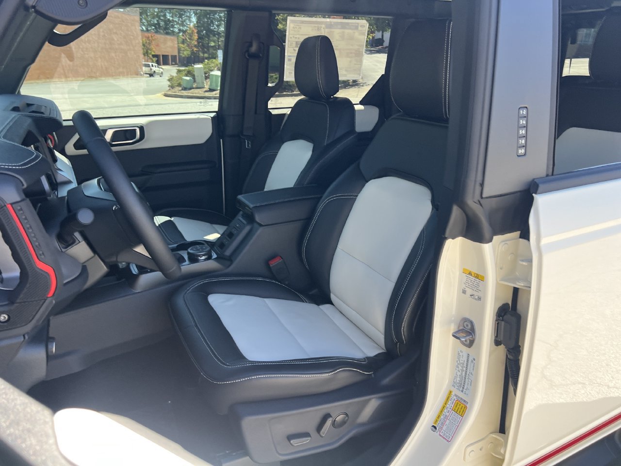 New 2026 Ford Bronco Outer Banks w/ Sasquatch Package AWD/4WD image 13