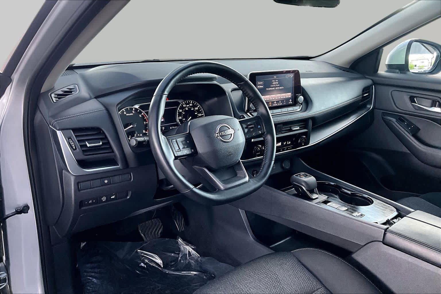 Used 2025 Nissan Rogue SV FWD image 34