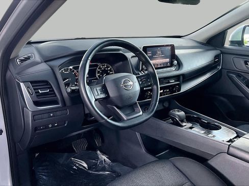 Used 2025 Nissan Rogue SV FWD image 34