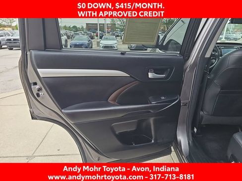 Used 2017 Toyota Highlander XLE FWD image 32