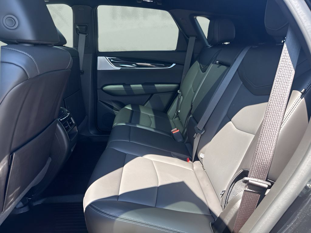 Used 2026 Cadillac XT5 Premium Luxury w/ LPO, ONYX Package FWD image 13
