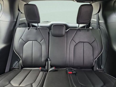 New 2026 Chrysler Pacifica Limited w/ Trailer Tow Group image 18