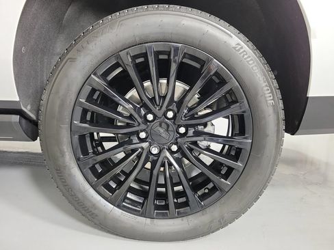 Certified 2025 Cadillac Escalade ESV Sport Platinum w/ LPO, Floor Liner Package AWD/4WD image 10