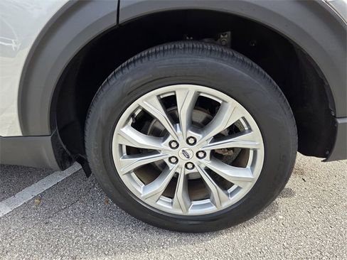 Used 2023 Ford Explorer Limited image 17