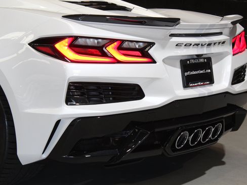 Used 2023 Chevrolet Corvette Z06 RWD image 17