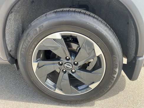 Certified 2025 Nissan Rogue SV w/ SV Premium Package FWD image 10