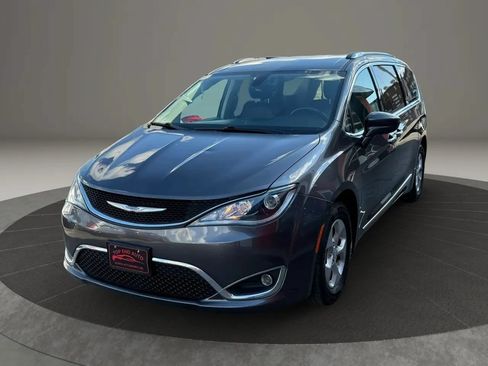 Used 2017 Chrysler Pacifica Touring-L Plus FWD image 1