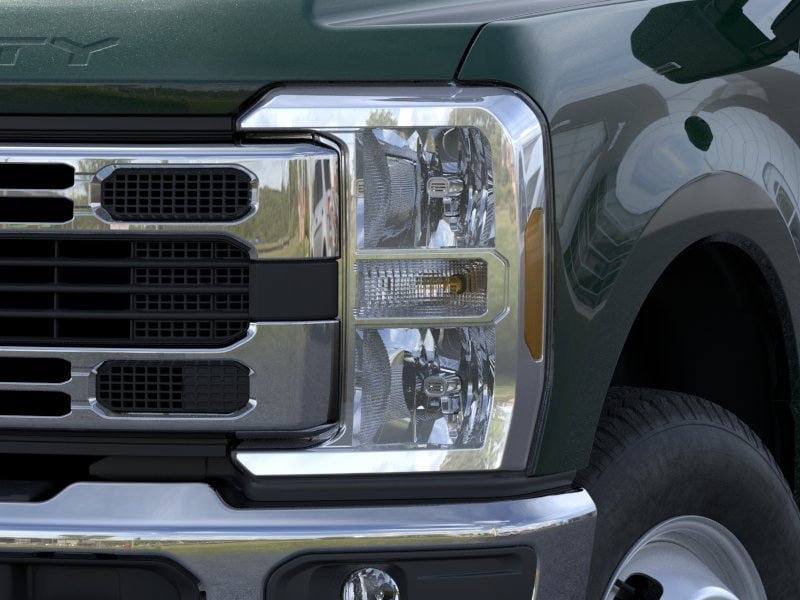 New 2025 Ford F350 4x4 Regular Cab DRW Super Duty image 18