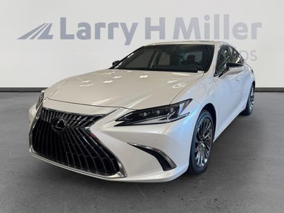 Used 2024 Lexus ES 300h w/ Luxury Package