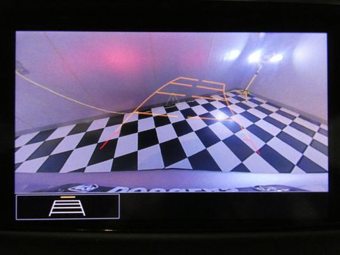 Used 2021 Buick Enclave Essence FWD image 13