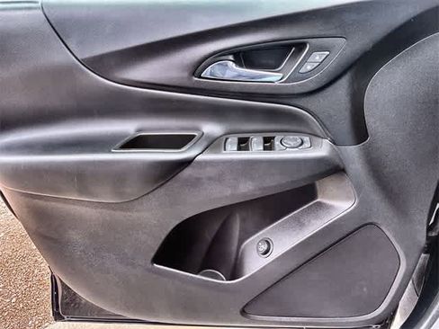 Used 2021 Chevrolet Equinox LT w/ Driver Convenience Package image 38