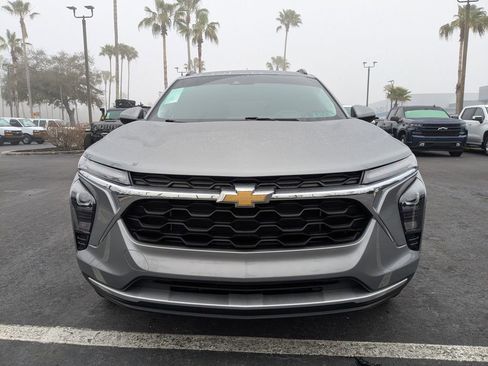 Used 2024 Chevrolet Trax LT w/ Driver Confidence Package image 9