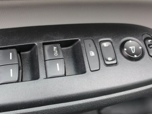 Used 2017 Honda CR-V LX image 14