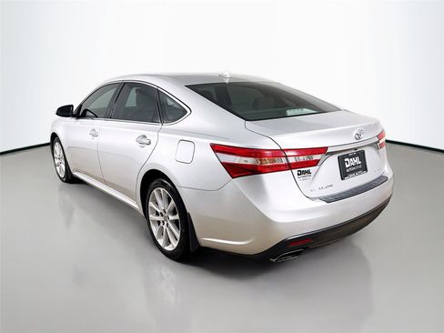 Used 2013 Toyota Avalon Limited w/ Technology Pkg FWD image 10