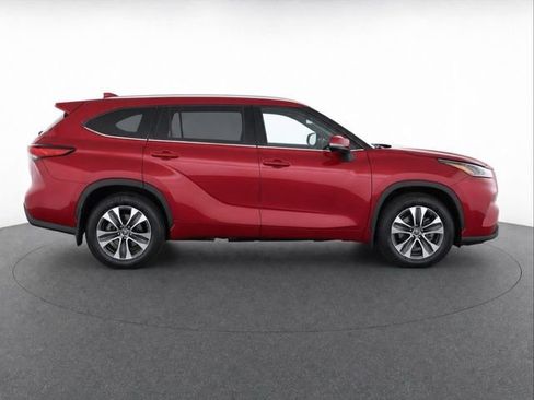 Used 2020 Toyota Highlander XLE AWD/4WD image 8