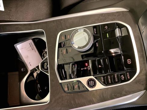 New 2026 BMW X7 xDrive40i w/ Premium Package image 7